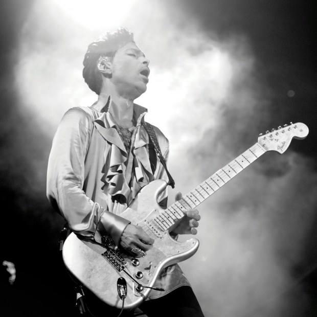 stage guitar face 3b